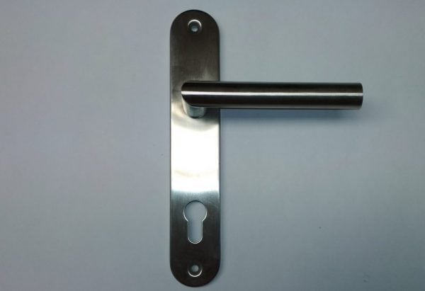 Manija recta GMB con placa 63-103